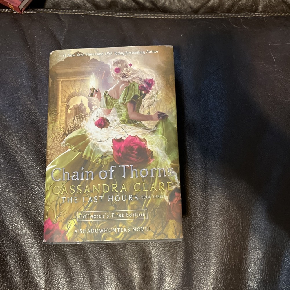 Chain of Thorns (3) (The Last Hours), Clare, Cassandra, Good Book